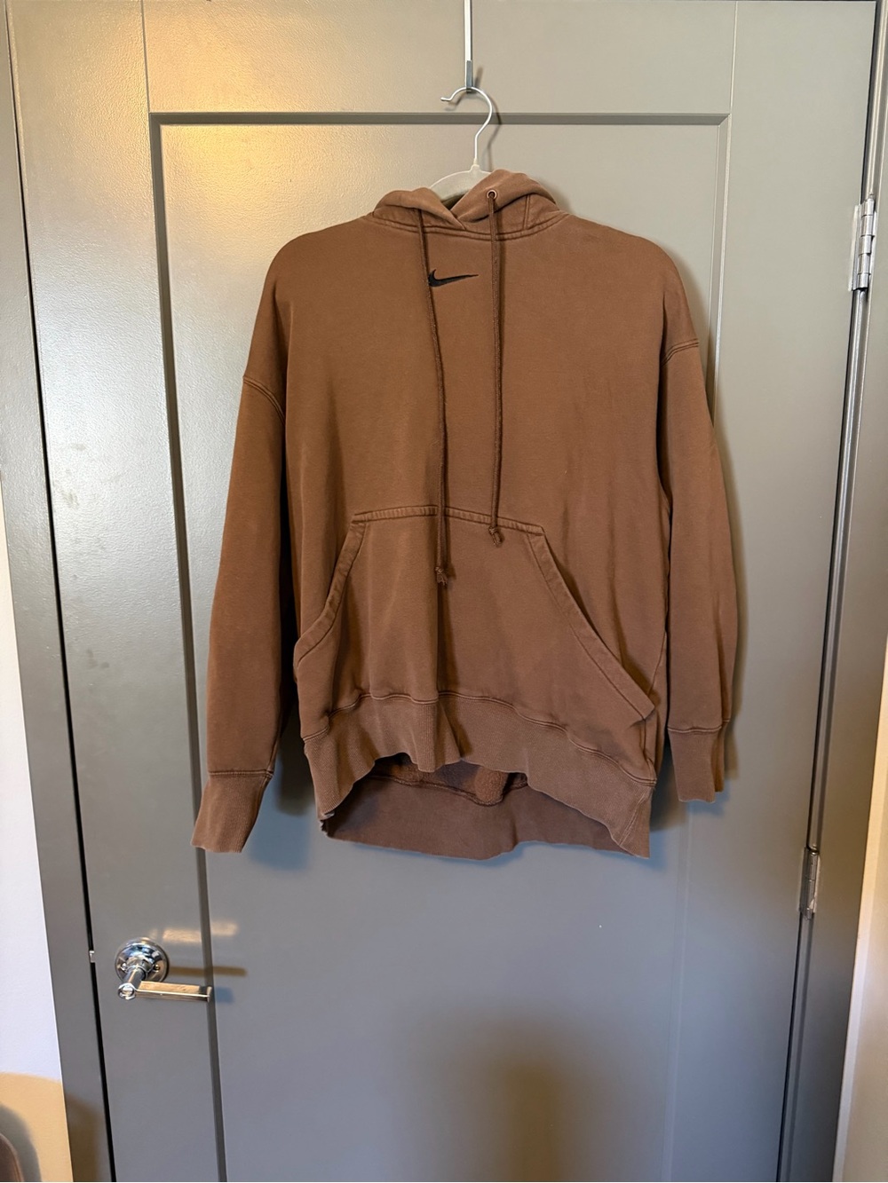 Nike Men’s Brown Pullover Hoodie with Black Swoosh